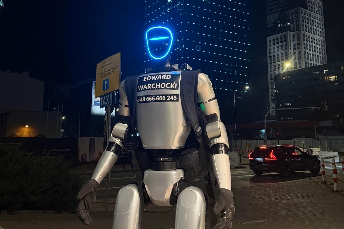 Edward Warchocki humanoid robot standing at night in Warsaw city centre